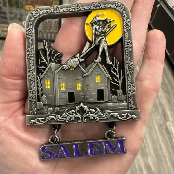 Salem Square Dangle Magnet