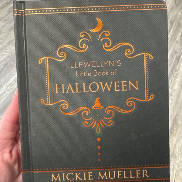Llewellyn's Little Book of Halloween